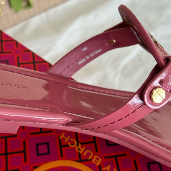 New Tory Burch miller patent leather sandals in washed berry color - Picture 4 of 8